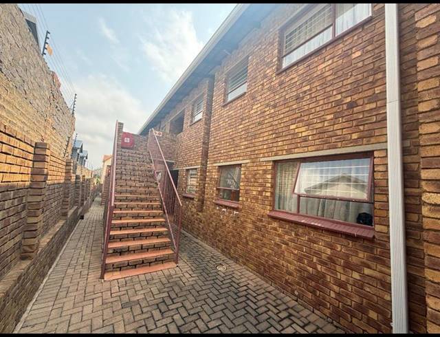 2 BEDROOM HOUSE FOR SALE IN FERNDALE